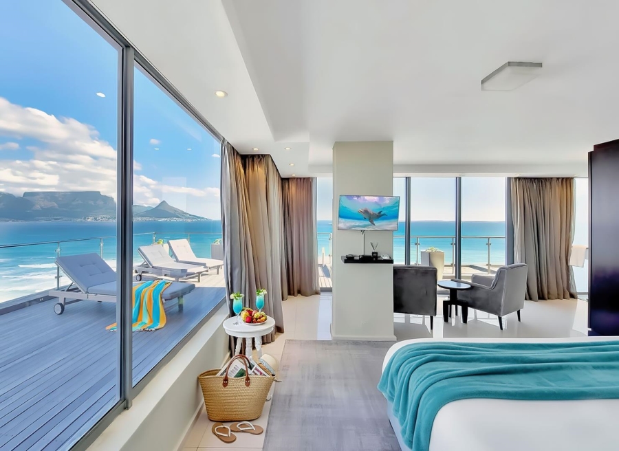 4 Bedroom Property for Sale in Bloubergrant Western Cape